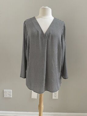Talbots Woman Petites Black White V-Neck Tunic Blouse TOP Pullover